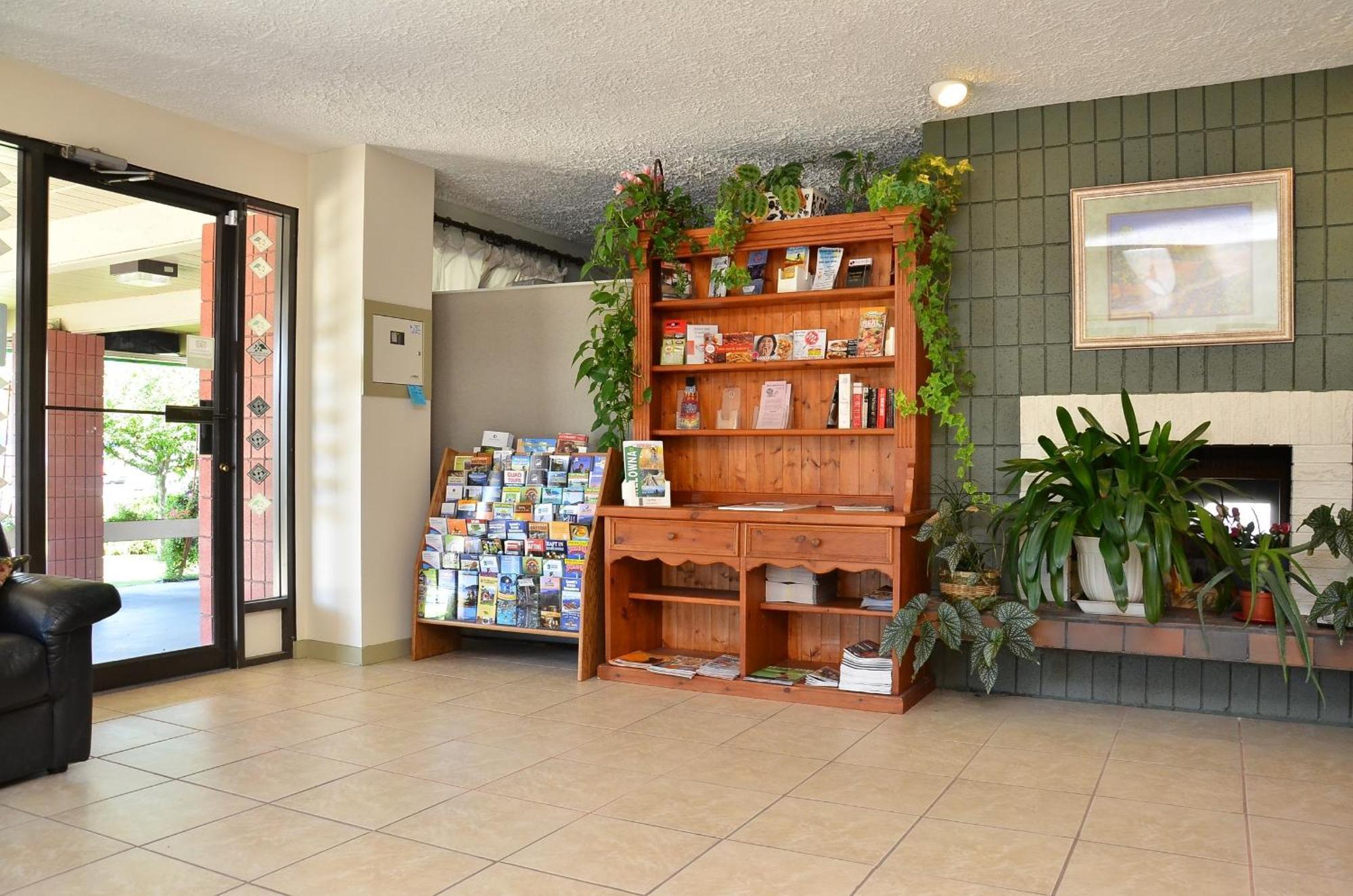 Canadas Best Value Inn Kelowna Ngoại thất bức ảnh
