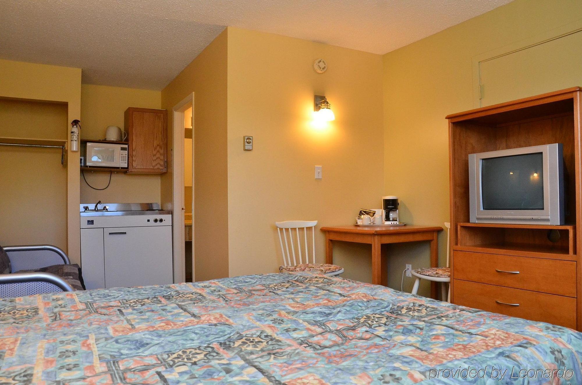 Canadas Best Value Inn Kelowna Ngoại thất bức ảnh
