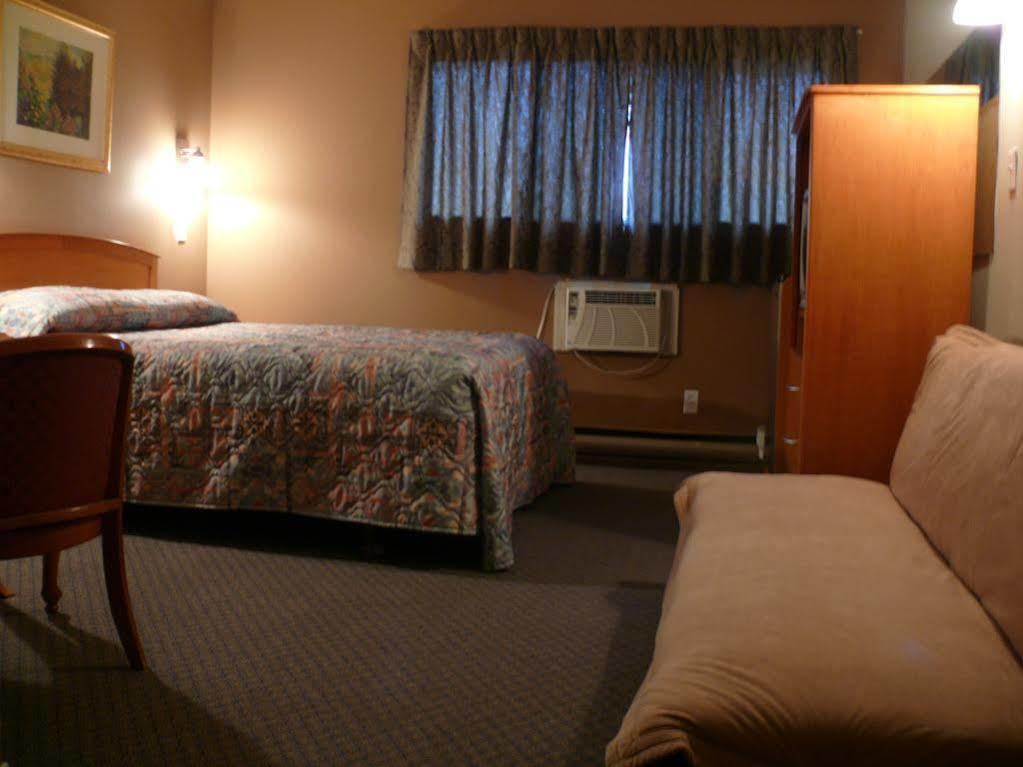 Canadas Best Value Inn Kelowna Ngoại thất bức ảnh
