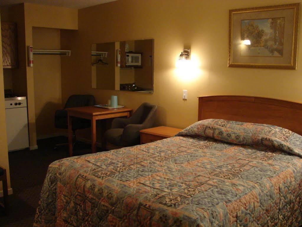 Canadas Best Value Inn Kelowna Ngoại thất bức ảnh