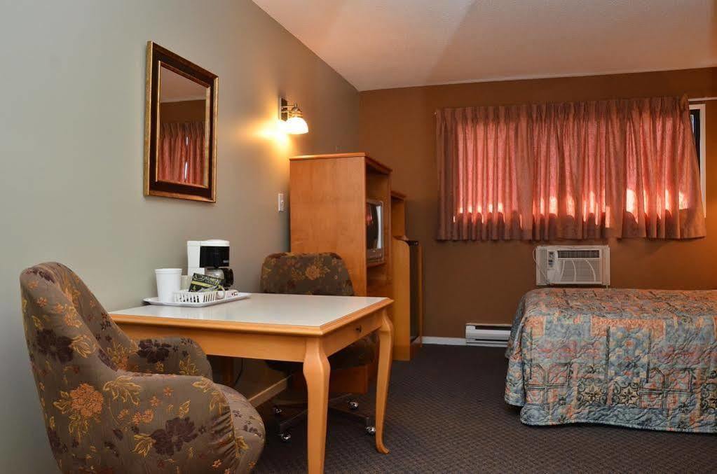 Canadas Best Value Inn Kelowna Ngoại thất bức ảnh