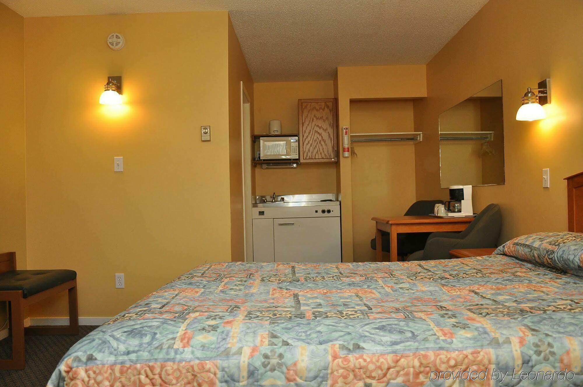 Canadas Best Value Inn Kelowna Ngoại thất bức ảnh